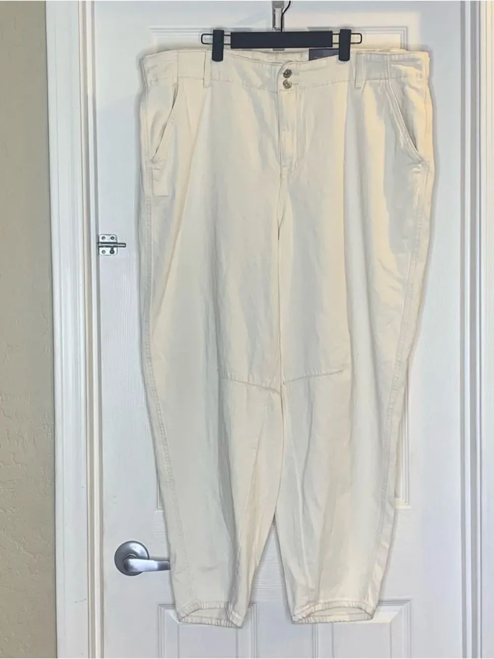 Ava & VivTrouser High Waist Curvy Hip & Thigh Cream Size 18